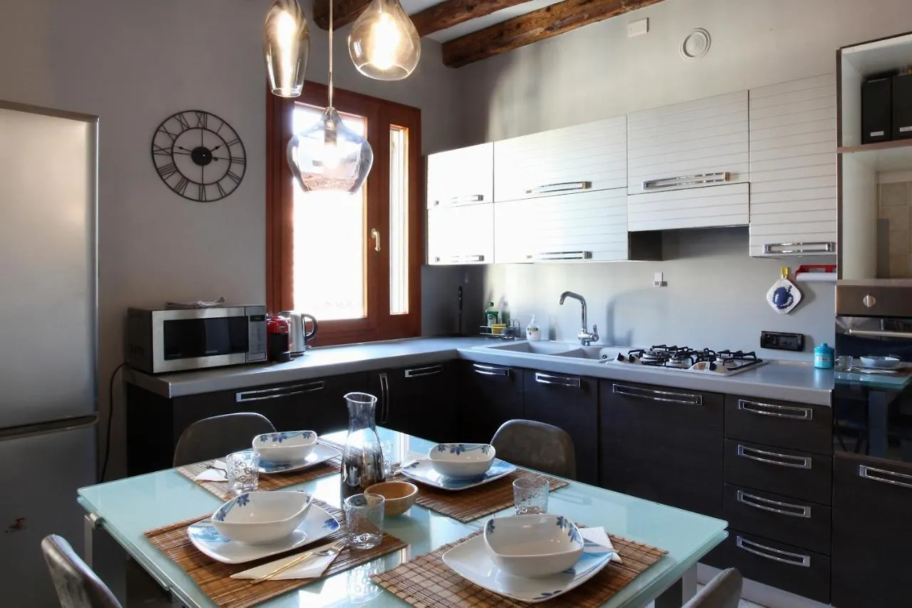 Domus Biennale, Modern Apartment In Venice Centre. Italien
