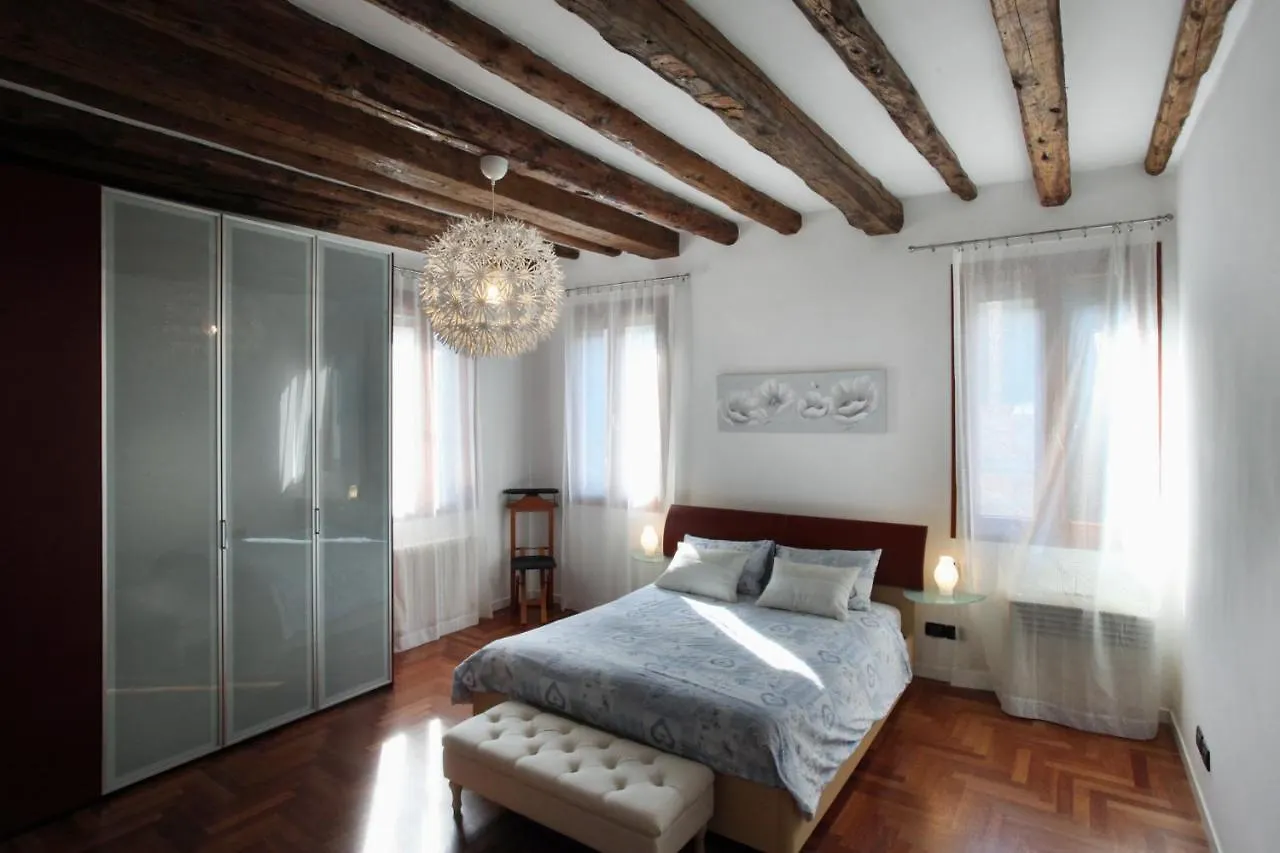Domus Biennale, Modern Apartment In Venice Centre. Italien