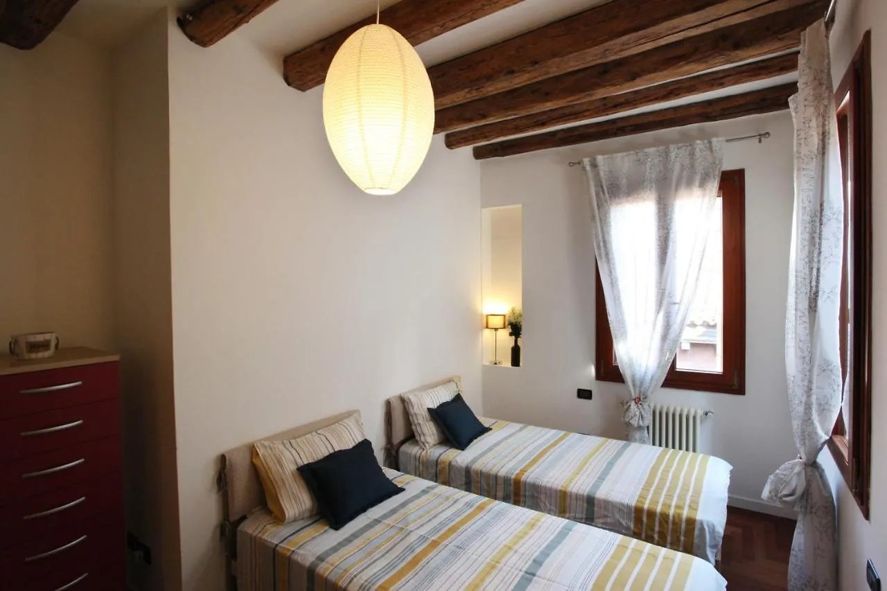 Domus Biennale, Modern Apartment In Venice Centre. Italien